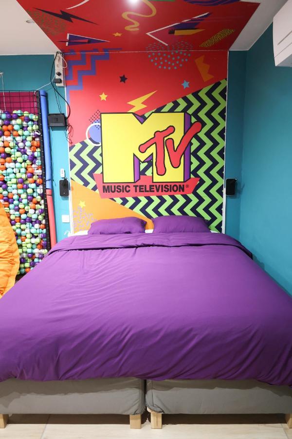 Capsule 90'S - Balneo - Sauna - Flipper - Billard - Netflix - Nintendo Switch & Jeux - Mons Exterior foto
