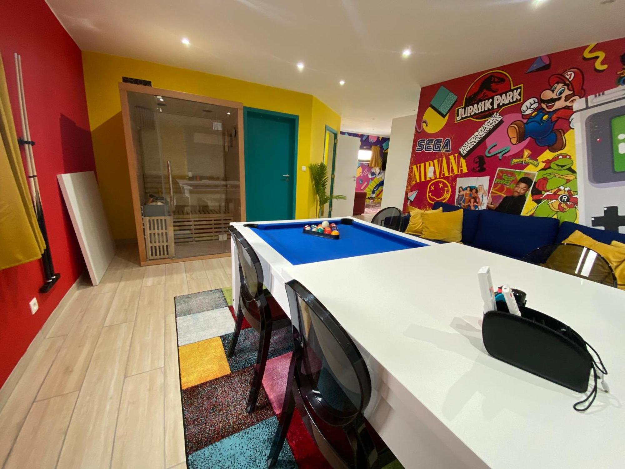 Capsule 90'S - Balneo - Sauna - Flipper - Billard - Netflix - Nintendo Switch & Jeux - Mons Exterior foto