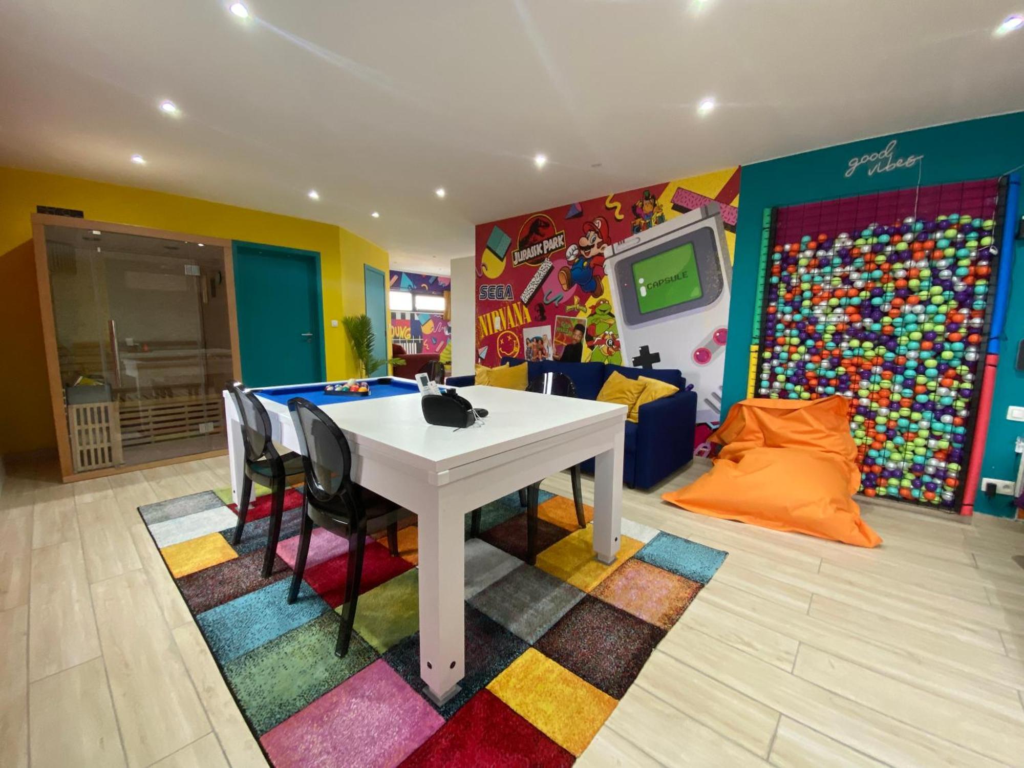 Capsule 90'S - Balneo - Sauna - Flipper - Billard - Netflix - Nintendo Switch & Jeux - Mons Exterior foto